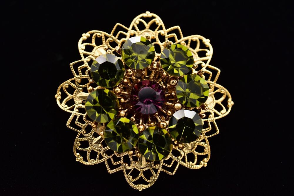 Vintage Rhinestone Crystal Flower Pin Brooch Gold Filigree Floral Spring BinAC